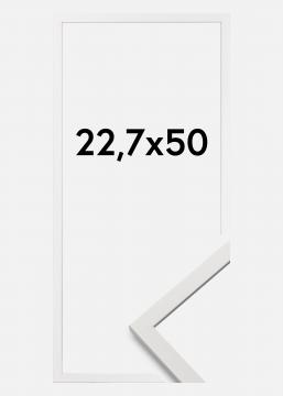 Edsbyn Hvit er en tynn stilren hvit ramme i tre, perfekt til bildeveggen. Laget i Sverige. Størrelse 22,7x50 cm