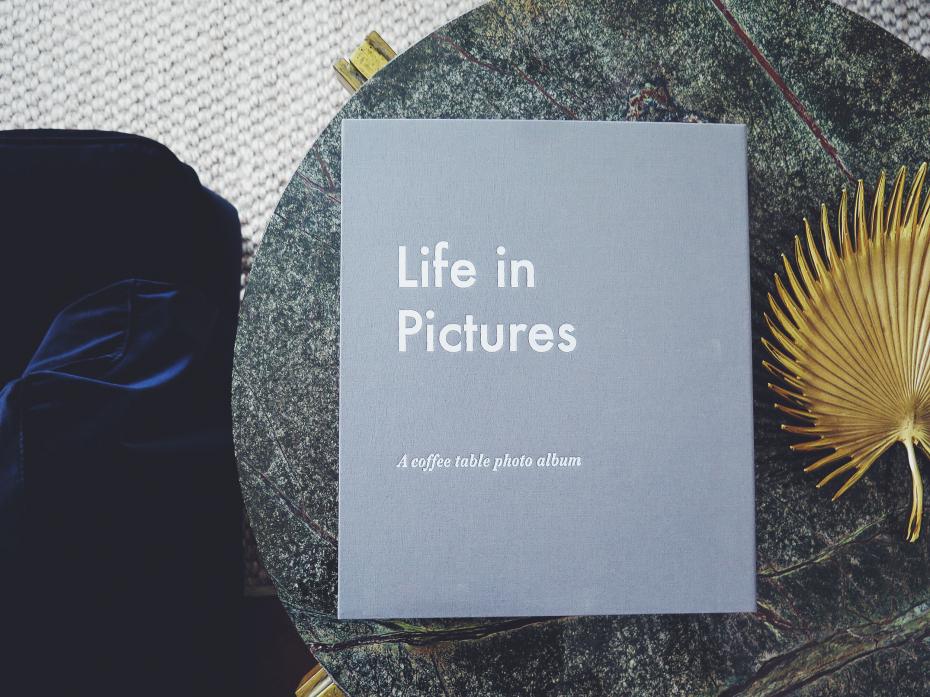 Life in Pictures Grey - A Coffee Table Photo Album (60 Svarte Sider / 30 ark)