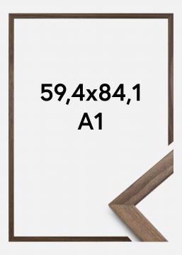Stilren Valnøtt er en bred bilderamme i tre. Størrelse 59,4x84,1 cm (A1)