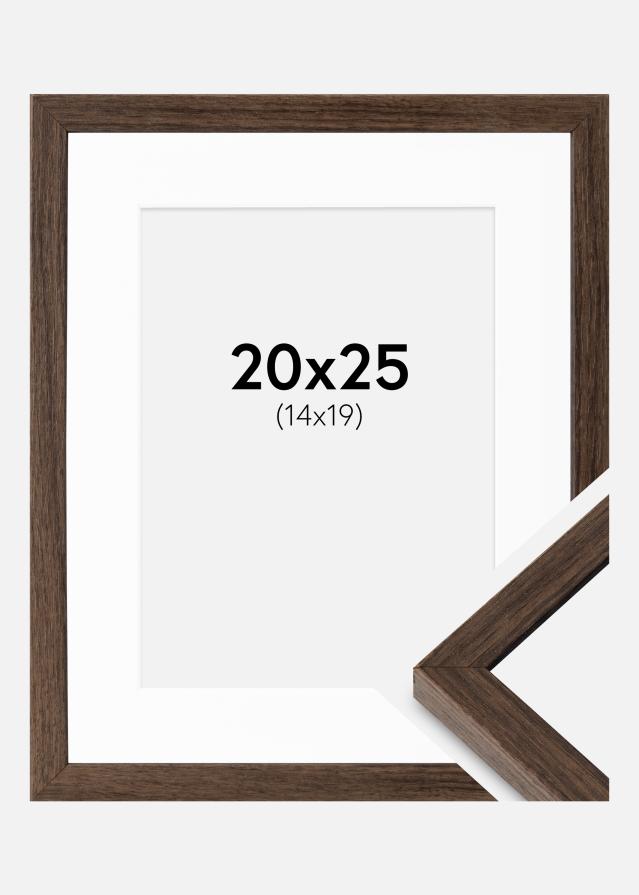Ramme Ares Valnøtt 20x25 cm - Passepartout Hvit 15x20 cm