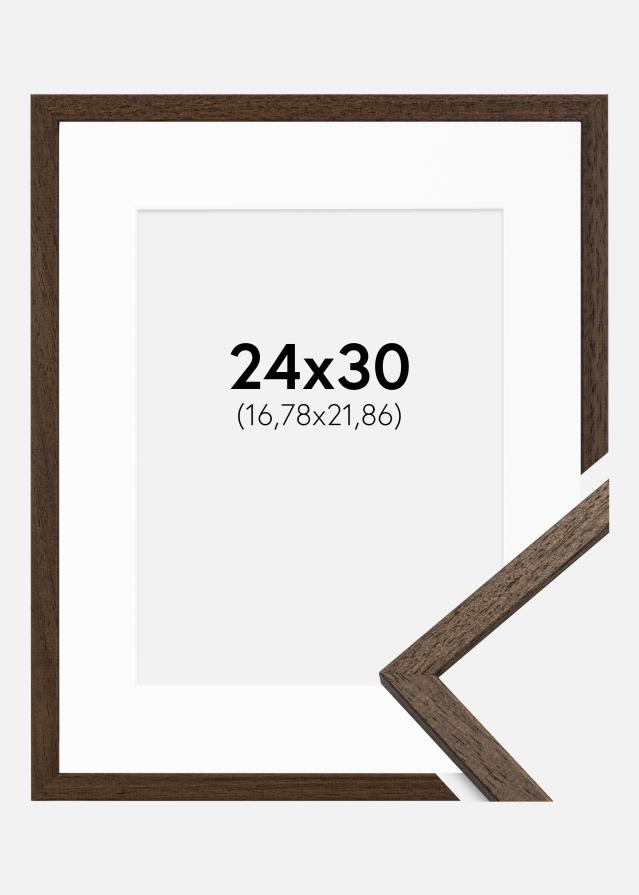 Ramme Edsbyn Valnøtt 24x30 cm - Passepartout Hvit 7x9 inches