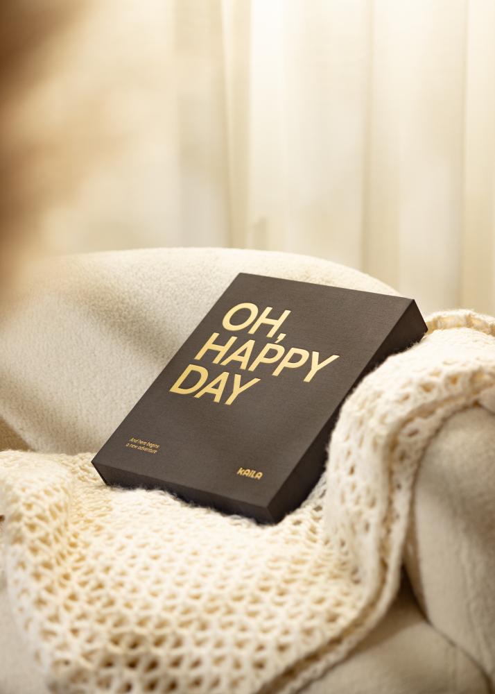 KAILA OH HAPPY DAY Black - Coffee Table Photo Album (60 Svarte Sider / 30 Ark)