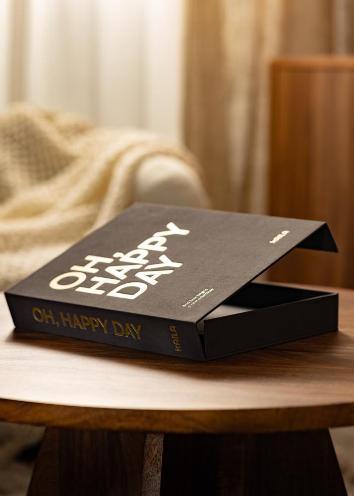 KAILA OH HAPPY DAY Black - Coffee Table Photo Album (60 Svarte Sider / 30 Ark)