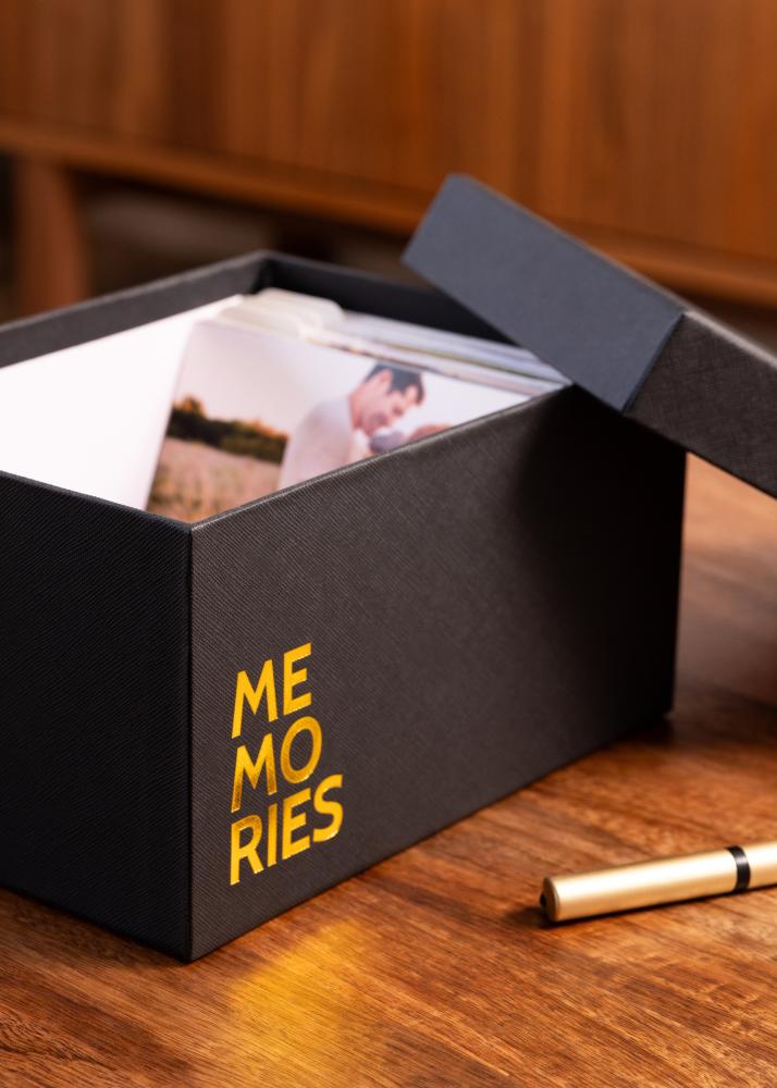 KAILA MEMORIES Fotoboks (700 bilder i 10x15 cm) - Svart