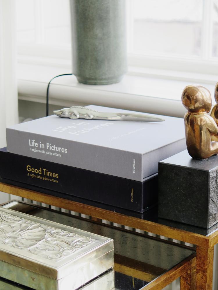 Life in Pictures Grey - A Coffee Table Photo Album (60 Svarte Sider / 30 ark)