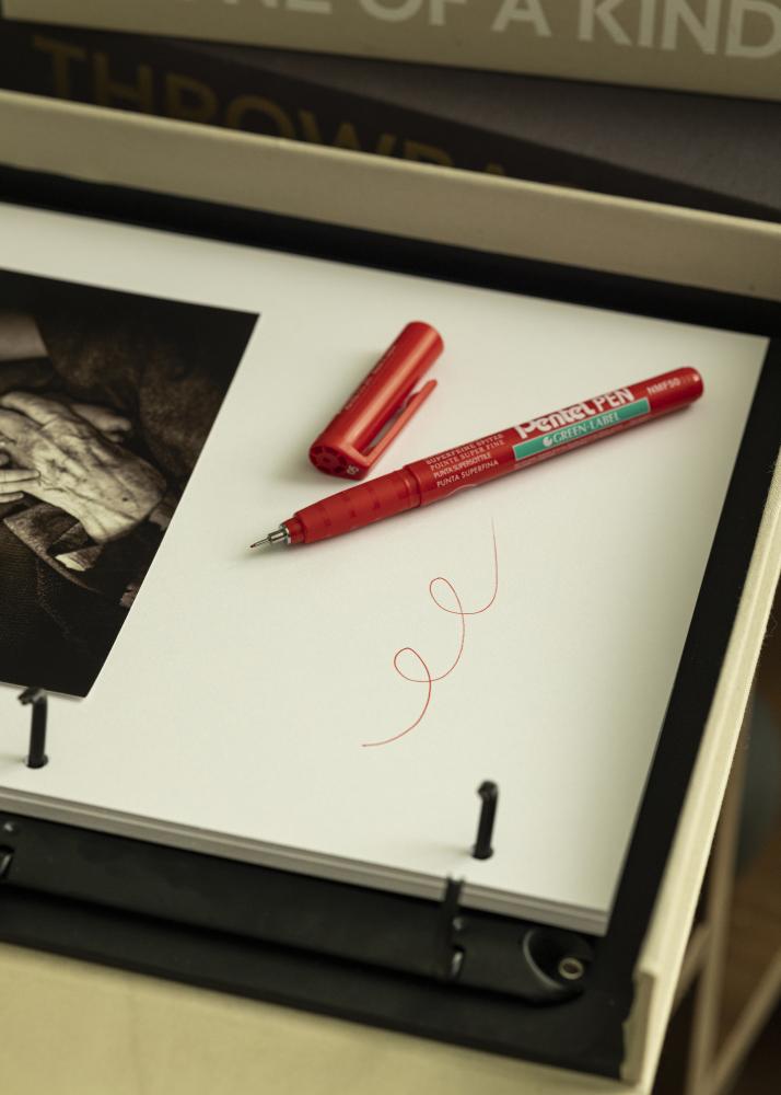 Pentel NMF50-B - Rød Albumpenn - 0,4 mm