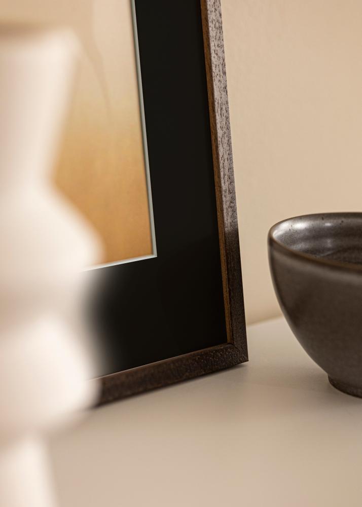 Ramme Edsbyn Valnøtt 35x50 cm - Passepartout Svart 24x30 cm