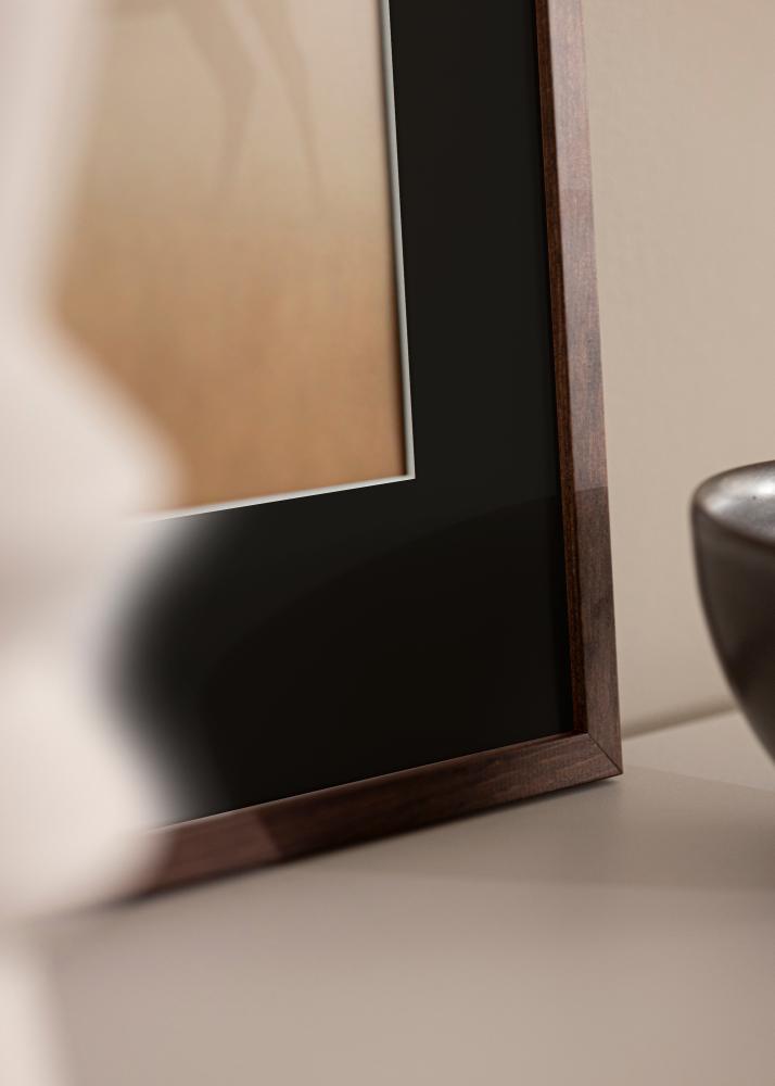 Ramme Galant Valnøtt 50x70 cm - Passepartout Svart 33x56 cm