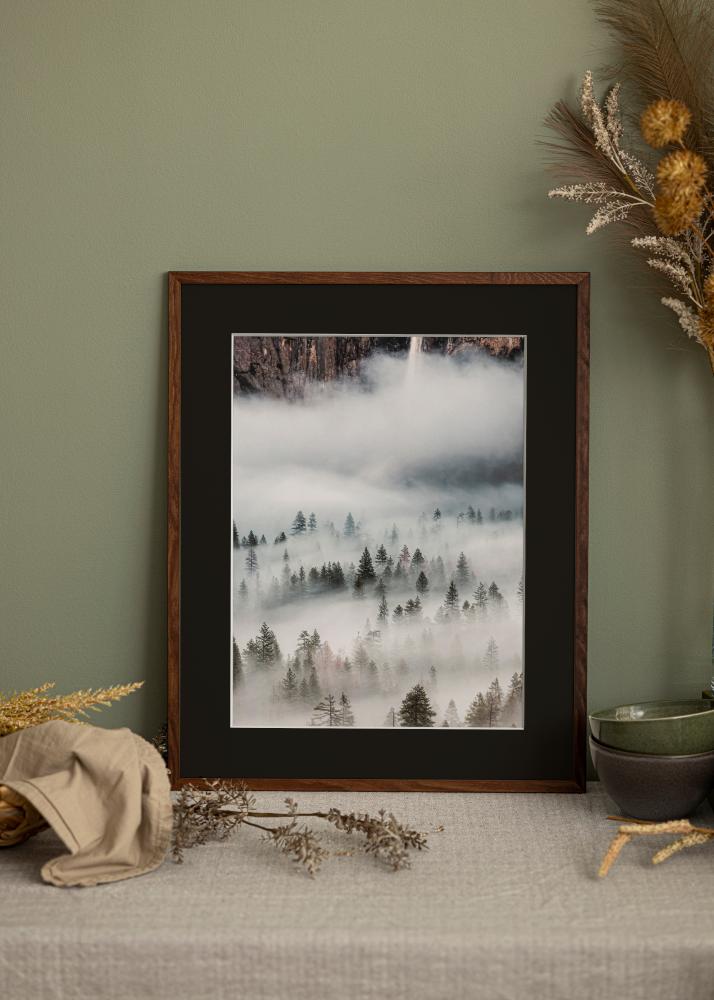 Ramme Galant Valnøtt 50x70 cm - Passepartout Svart 33x56 cm