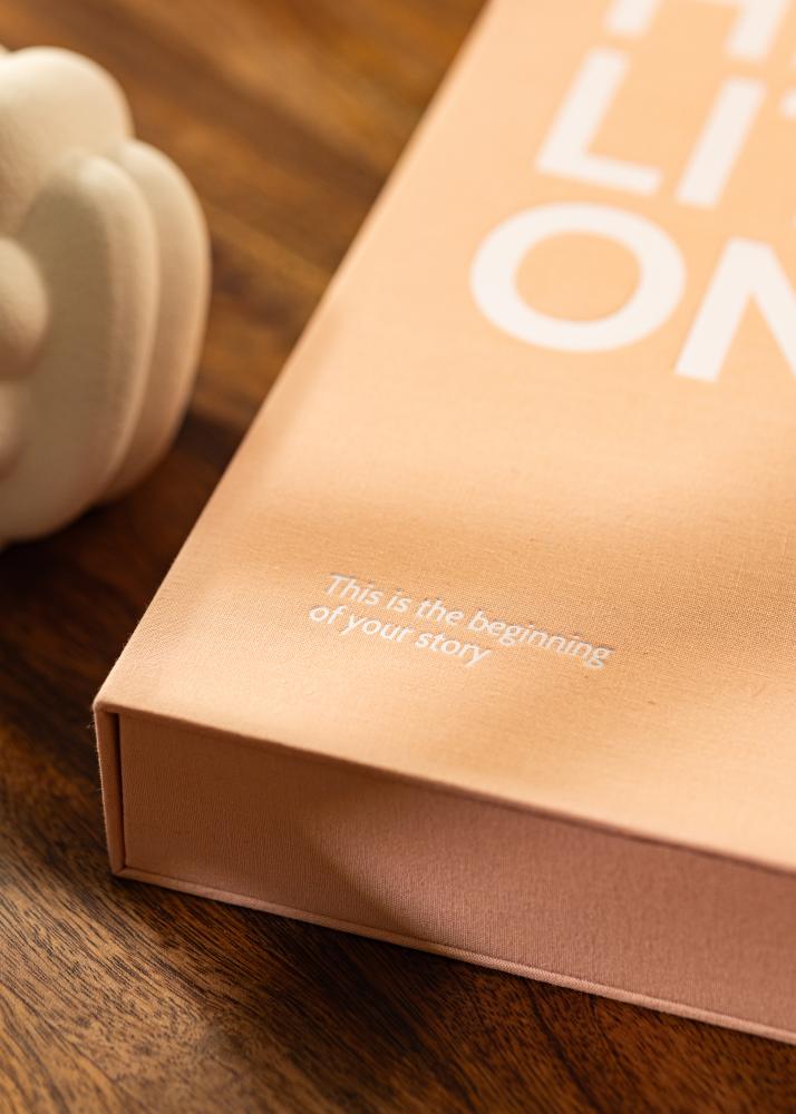 KAILA HI LITTLE ONE Pink - Coffee Table Photo Album (60 Svarte Sider / 30 Ark)