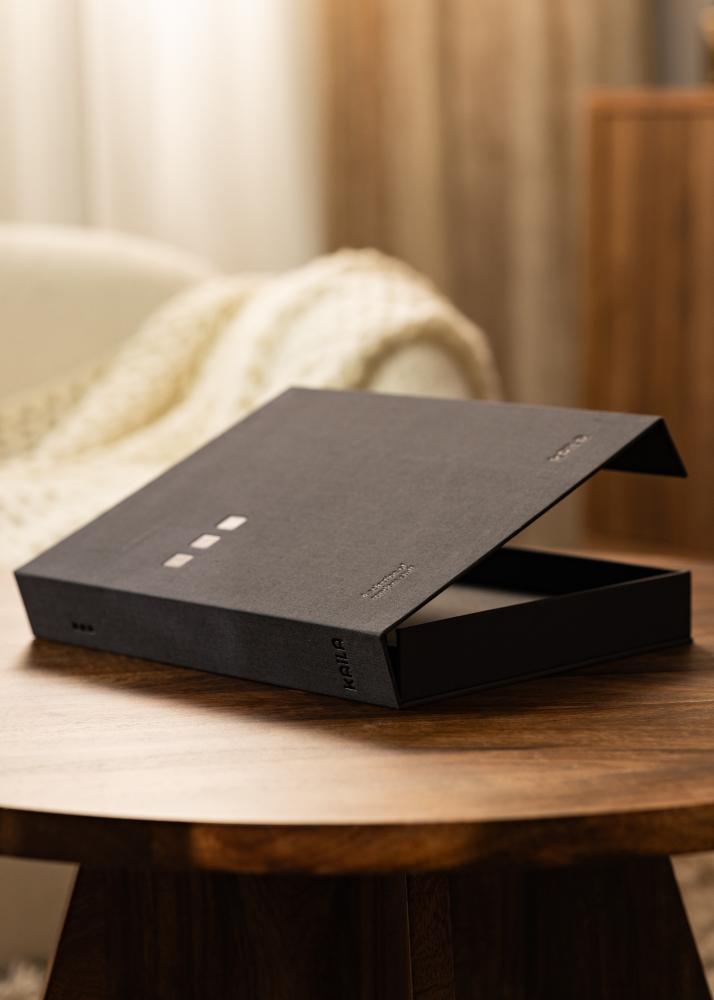 KAILA ... - Coffee Table Photo Album (60 Svarte Sider / 30 Ark)