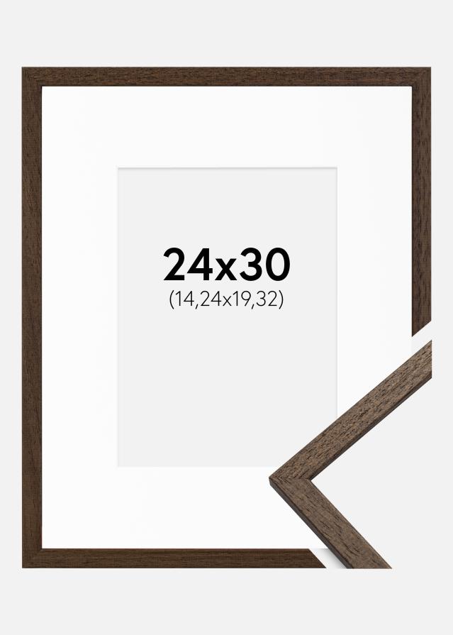 Ramme Edsbyn Valnøtt 24x30 cm - Passepartout Hvit 6x8 inches