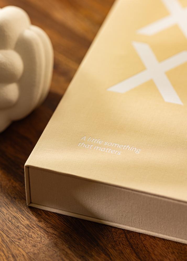 KAILA XOXO Nude - Coffee Table Photo Album (60 Svarte Sider / 30 Ark)